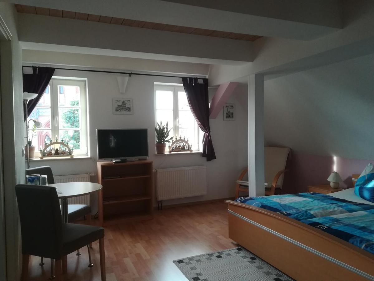 Pension&Ferienwohnung Zum Schmuckgiebel Tangermünde Exterior foto