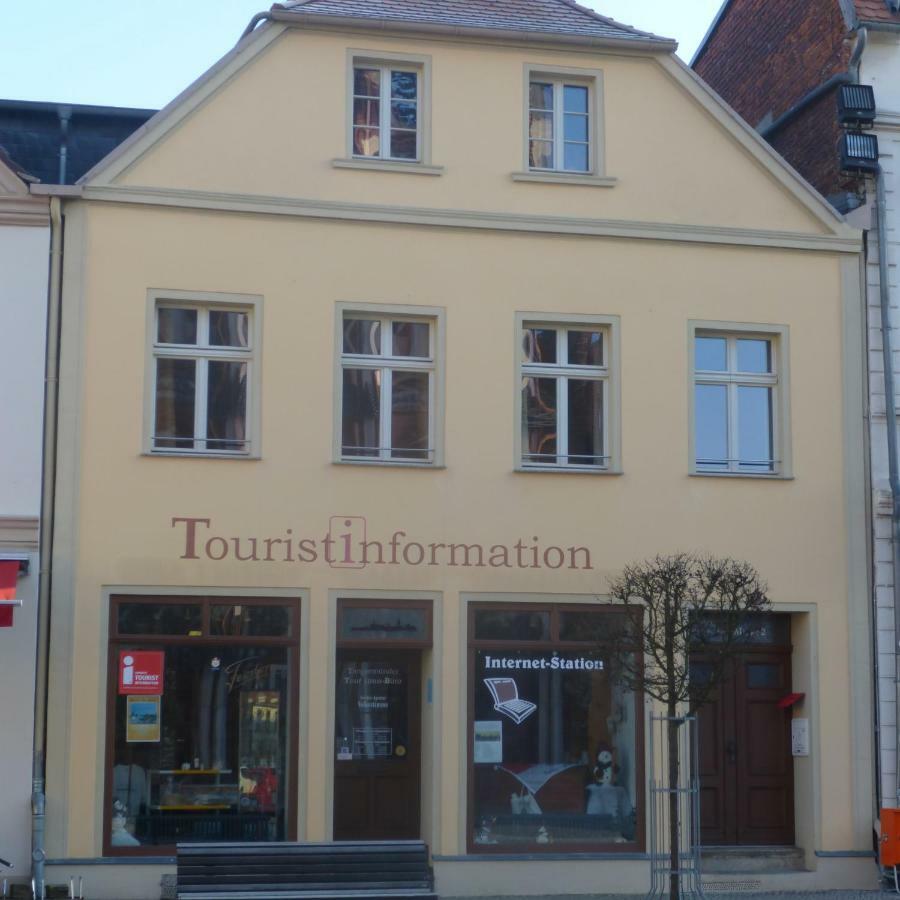 Pension&Ferienwohnung Zum Schmuckgiebel Tangermünde Exterior foto